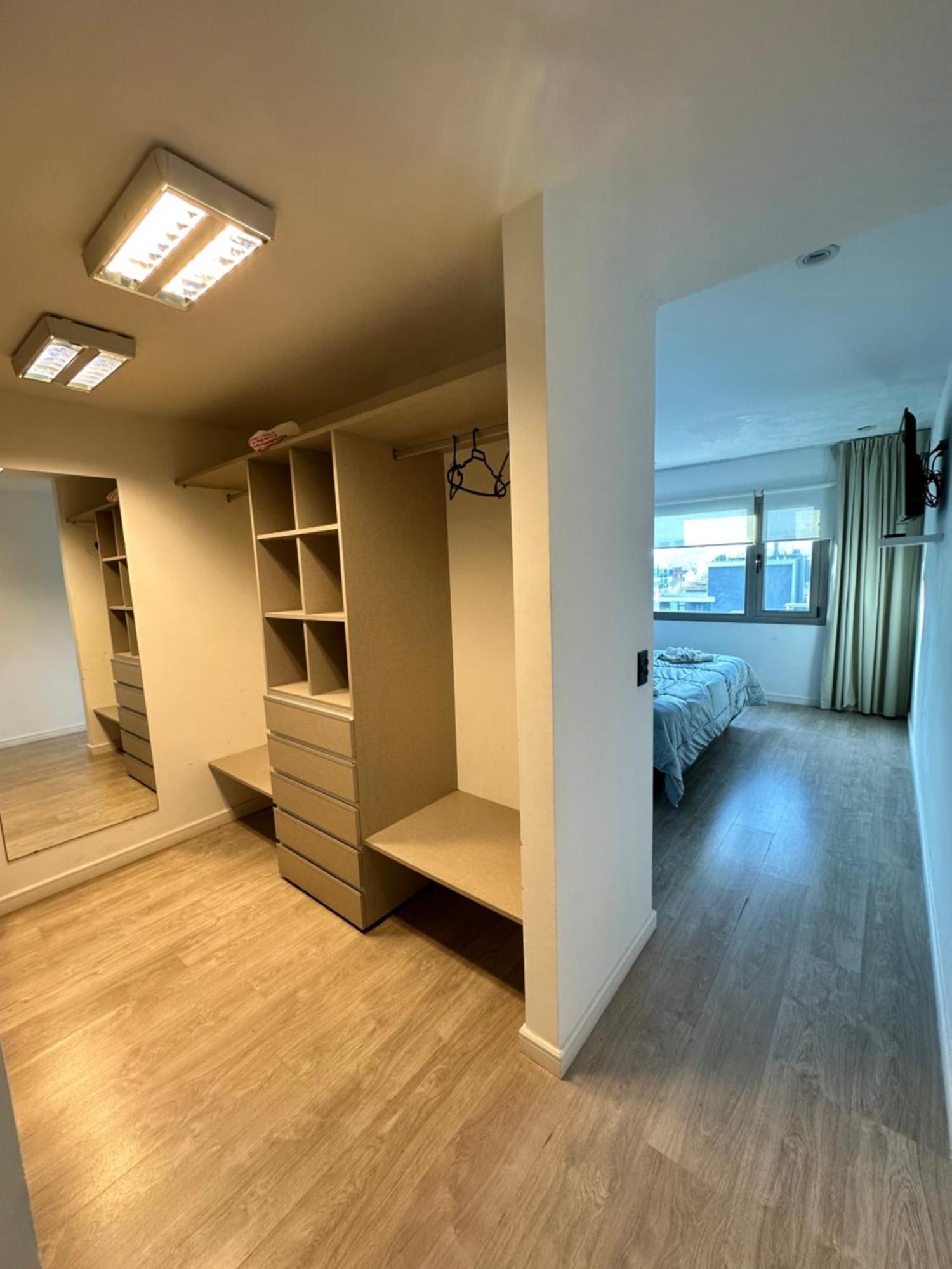 Apartment Depto 3 Amb Zona Guemes Con Cochera, Balcon A La Calle Con Parrilla A Gas *